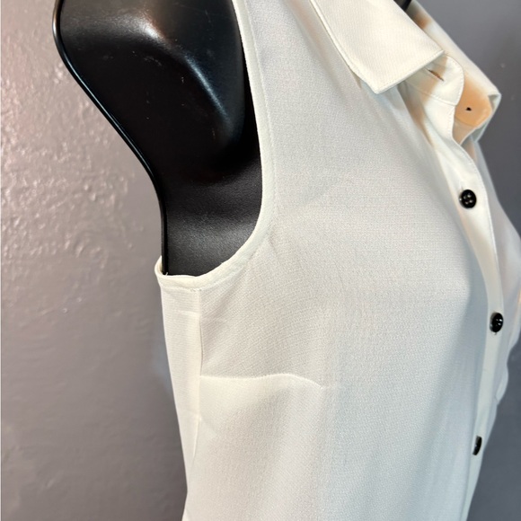CAbi White Button Down Pleat Shirt Sleeveless Notched Collar - Picture 5 of 12